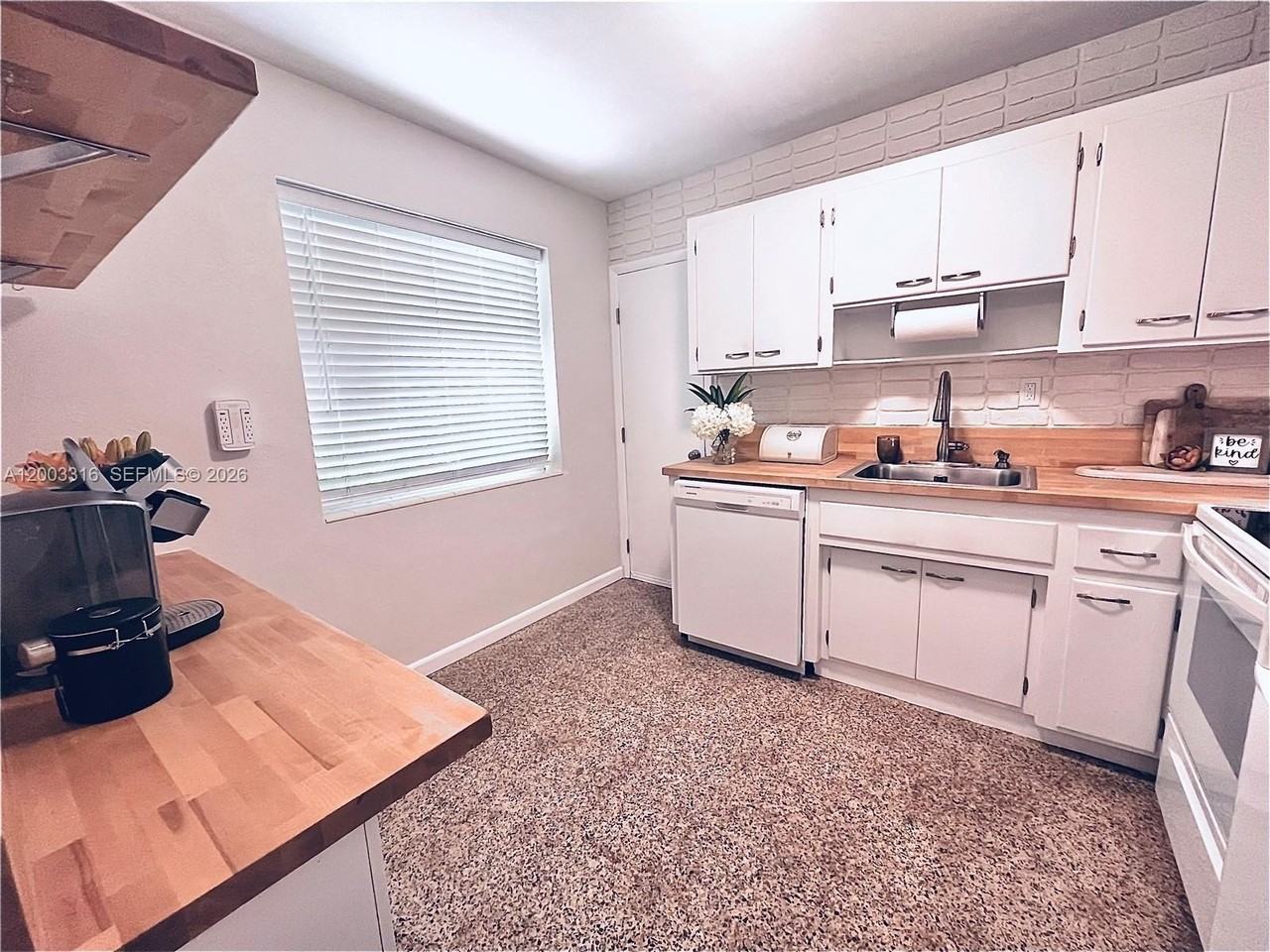 9840 Sw 165th Ter - Photo 3 of 13