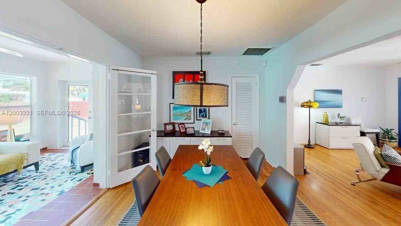 951 Ne 116th St - Photo 4 of 20