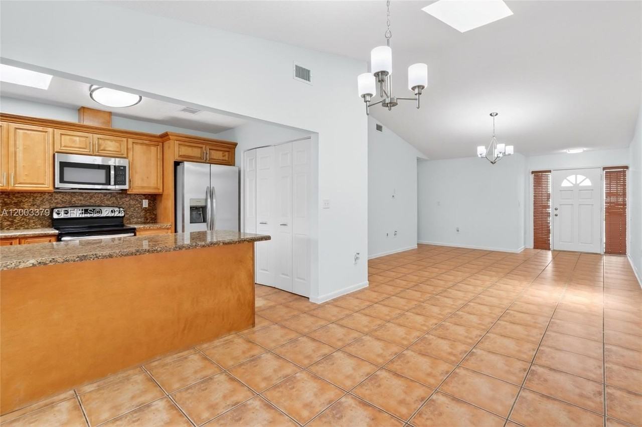 9123 Sw 149th Ct - Photo 3 of 17