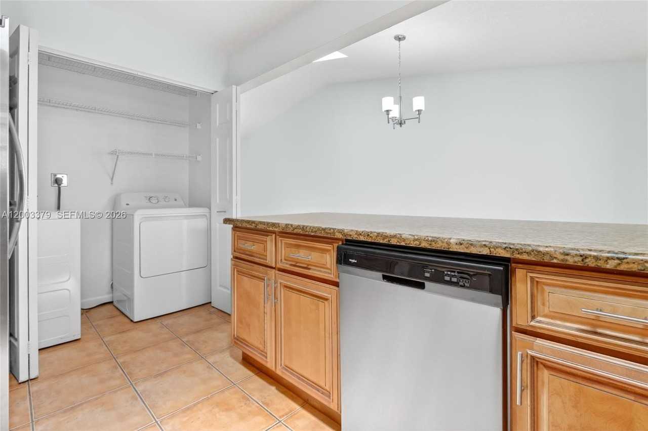 9123 Sw 149th Ct - Photo 5 of 17