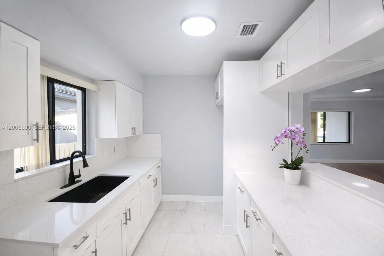 1610 Nw 31st Ave - Photo 5 of 13