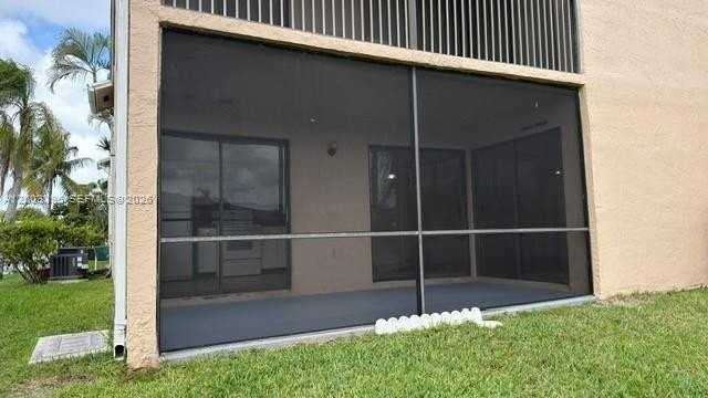 1160 Washington Cir #1160B - Photo 2 of 15