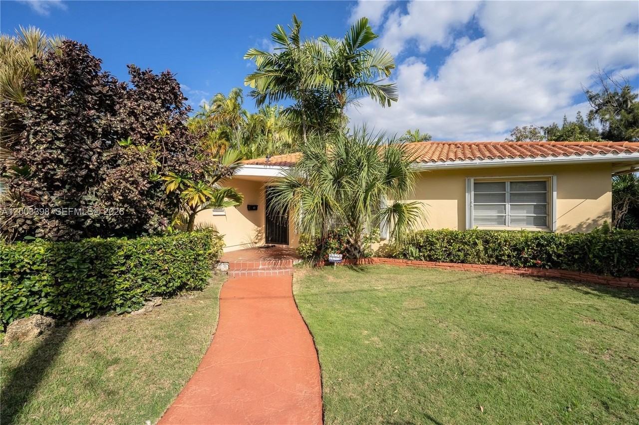 475 S Shore Dr - Photo 2 of 37