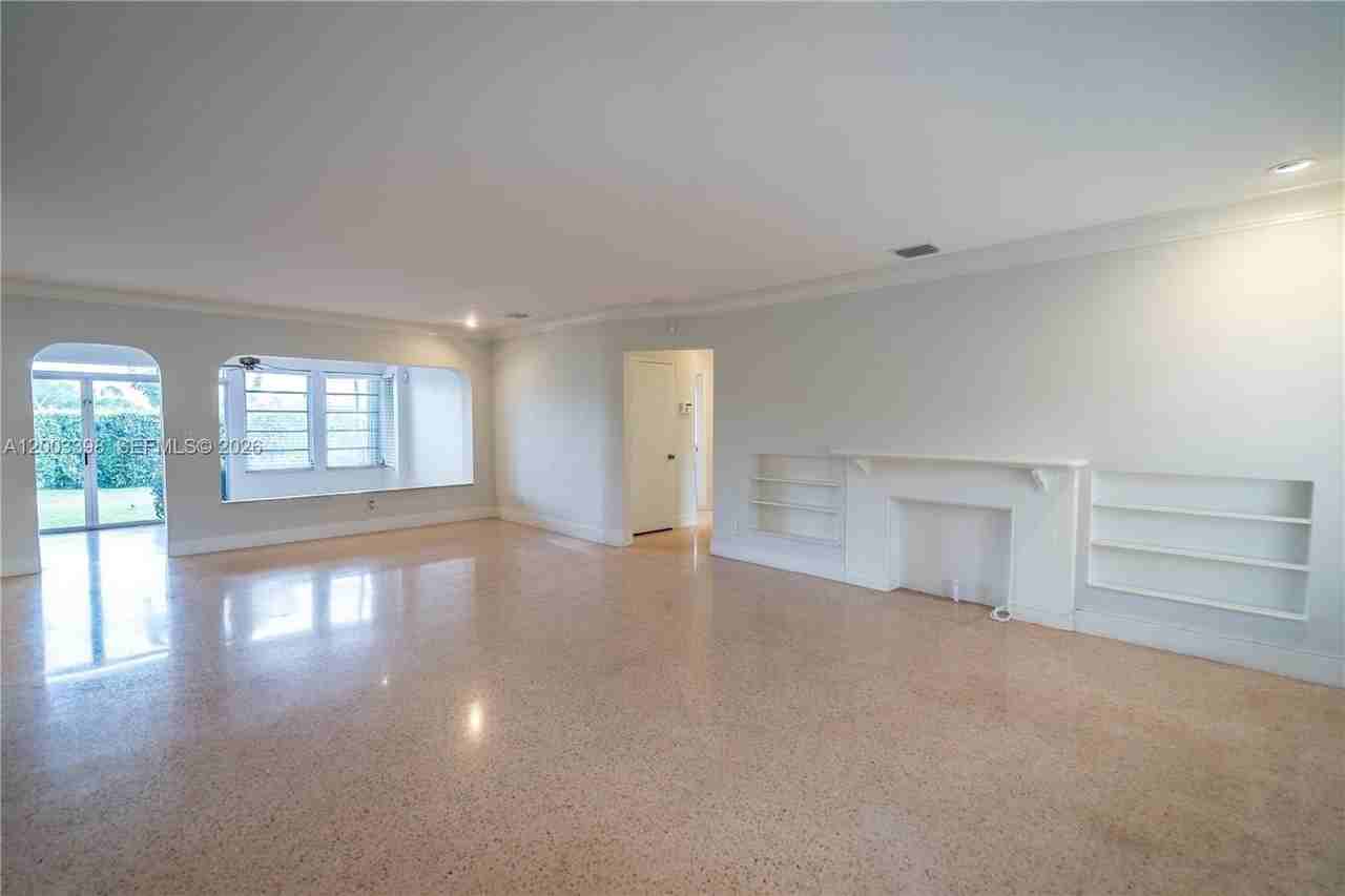 475 S Shore Dr - Photo 4 of 37