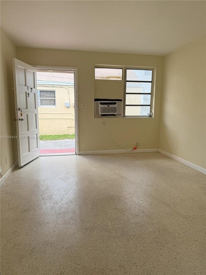 1725 Nw 59th St #3 - Photo 3 of 10