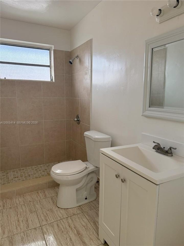 1725 Nw 59th St #3 - Photo 7 of 10