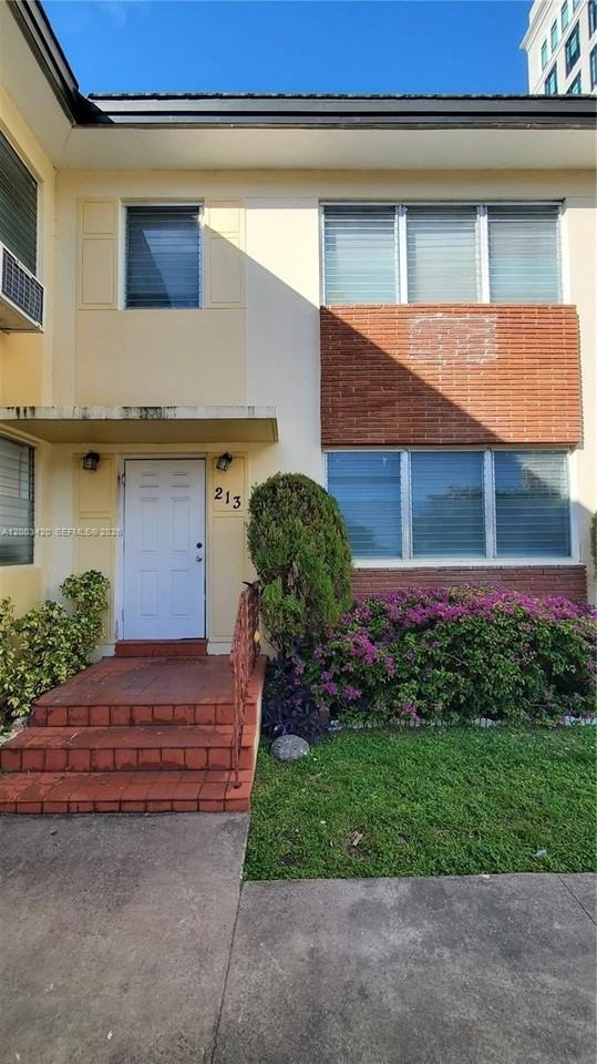 215 Zamora Ave #3 - Photo 4 of 23