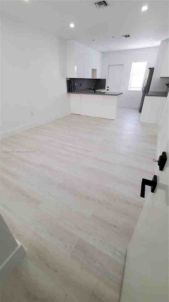 215 Zamora Ave #3 - Photo 5 of 23