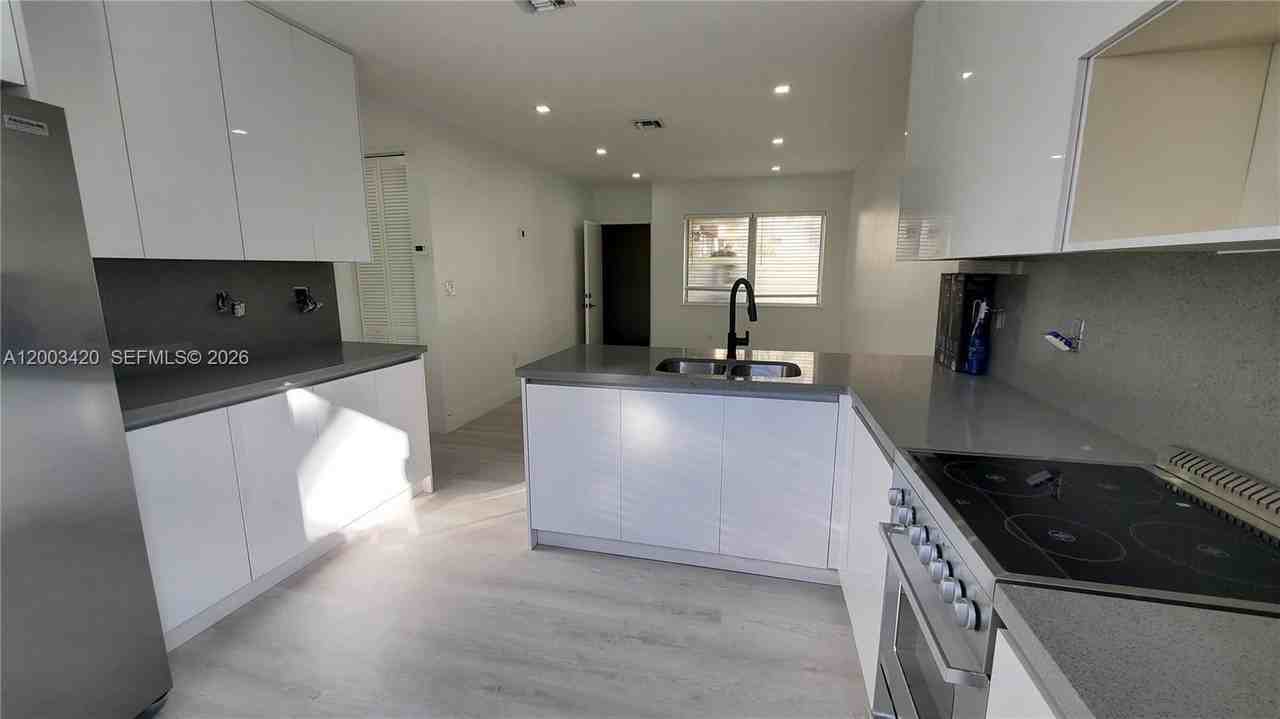 215 Zamora Ave #3 - Photo 7 of 23