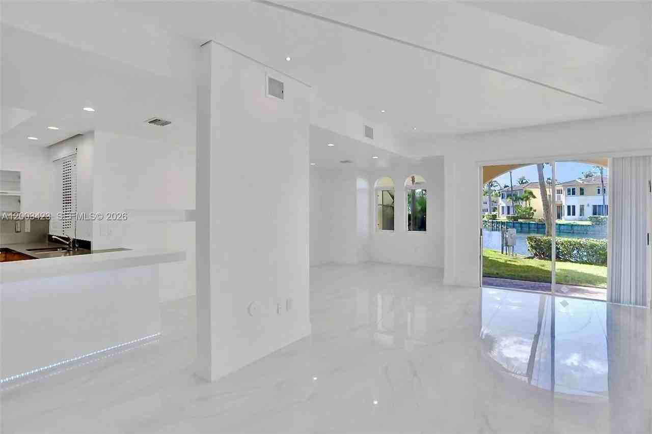 21032 Ne 32nd Ave #21032 - Photo 6 of 22