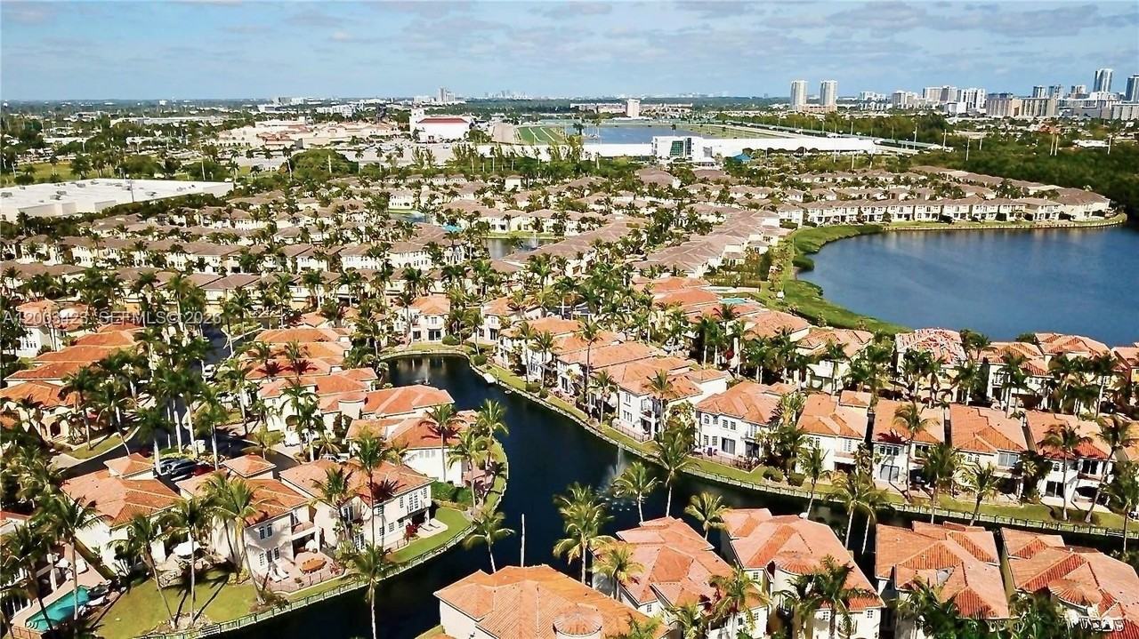 21032 Ne 32nd Ave #21032 - Photo 7 of 22