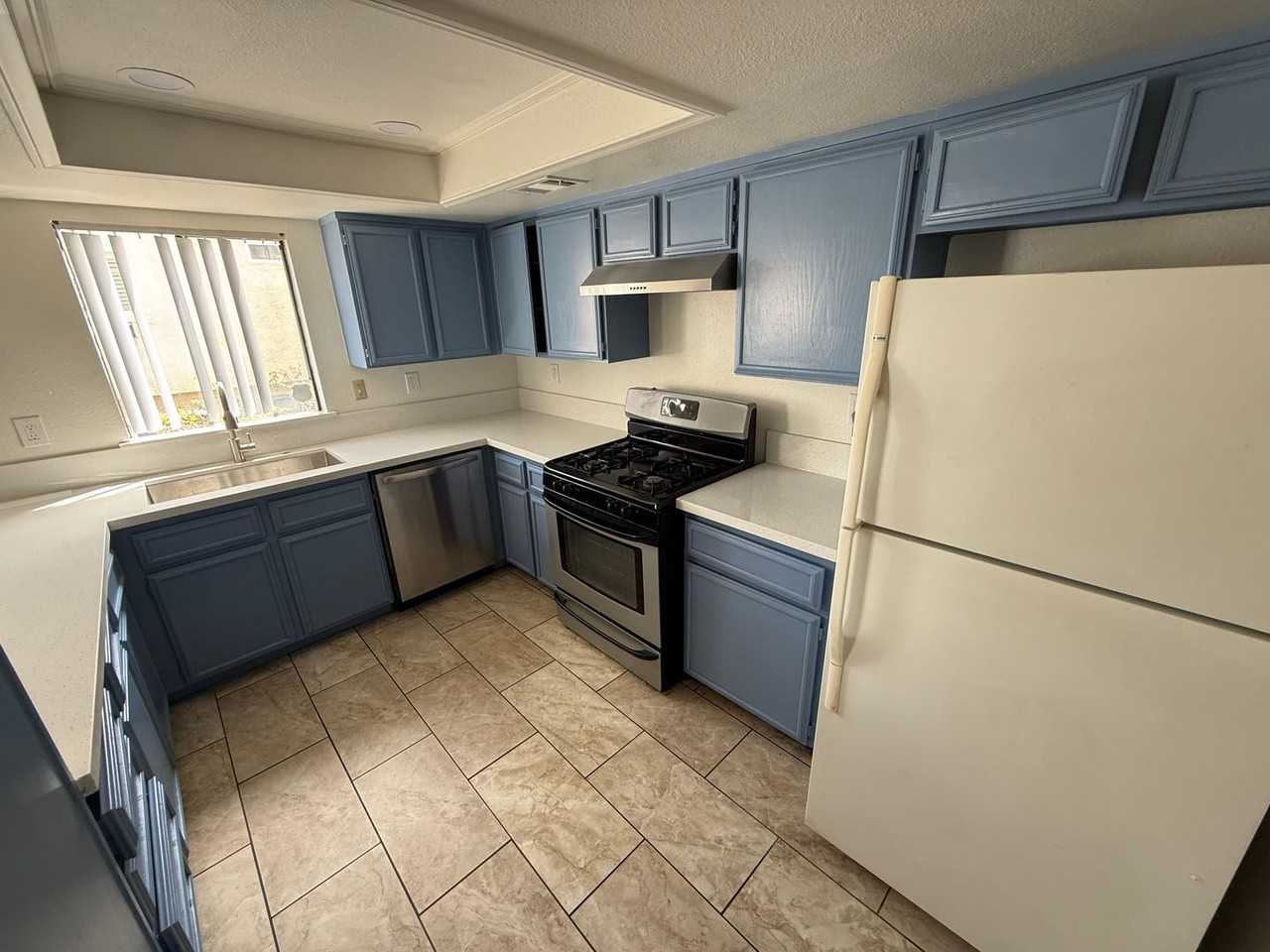 818 S Ramona St #B - Photo 3 of 15