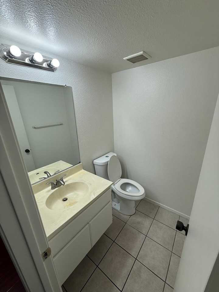 818 S Ramona St #B - Photo 5 of 15
