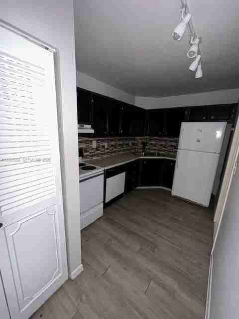 3123 Oakland Shores Dr #D212 - Photo 7 of 33