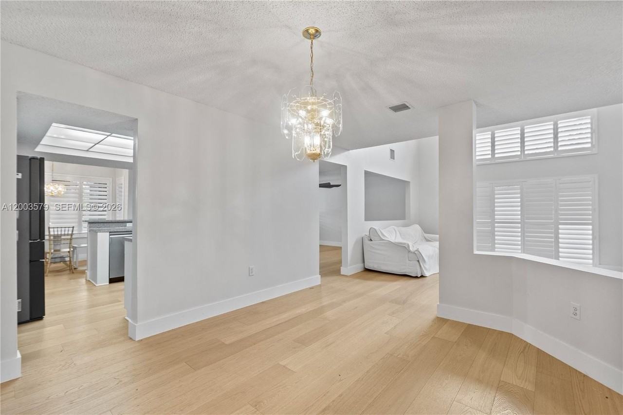 237 Nw 100th Ave - Photo 5 of 50