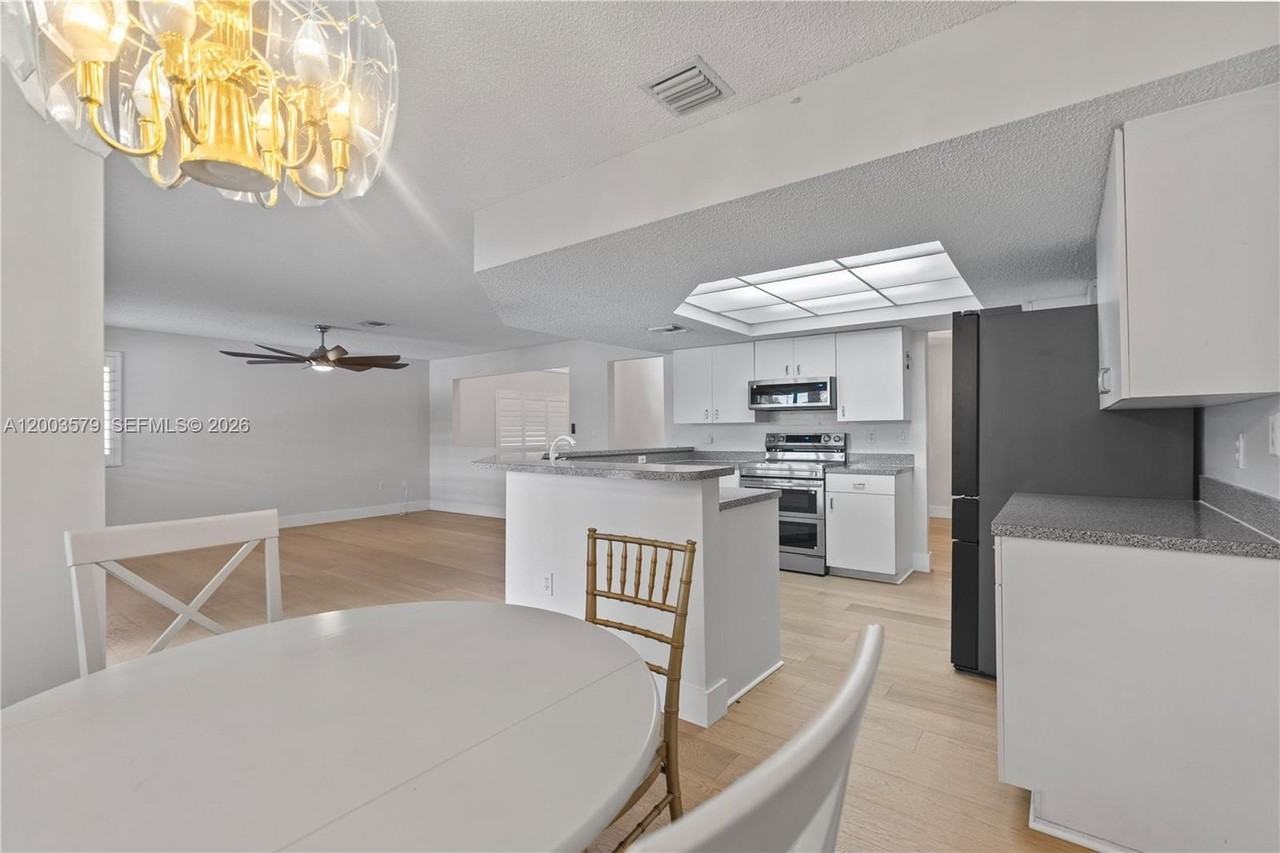 237 Nw 100th Ave - Photo 7 of 50