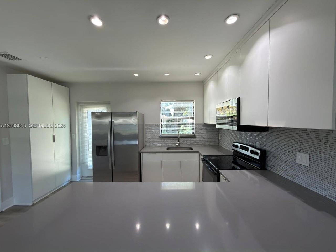1325 Nw 11th Ct - Photo 5 of 26