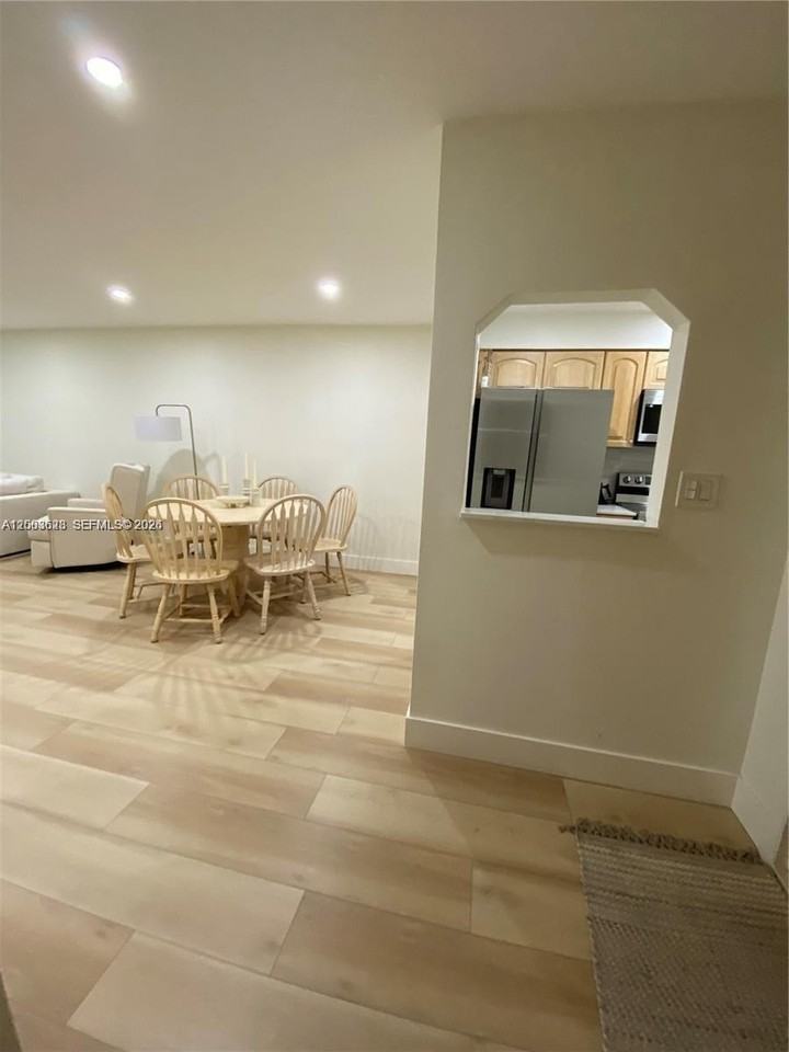 1200 Tallwood Ave #302 - Photo 6 of 20