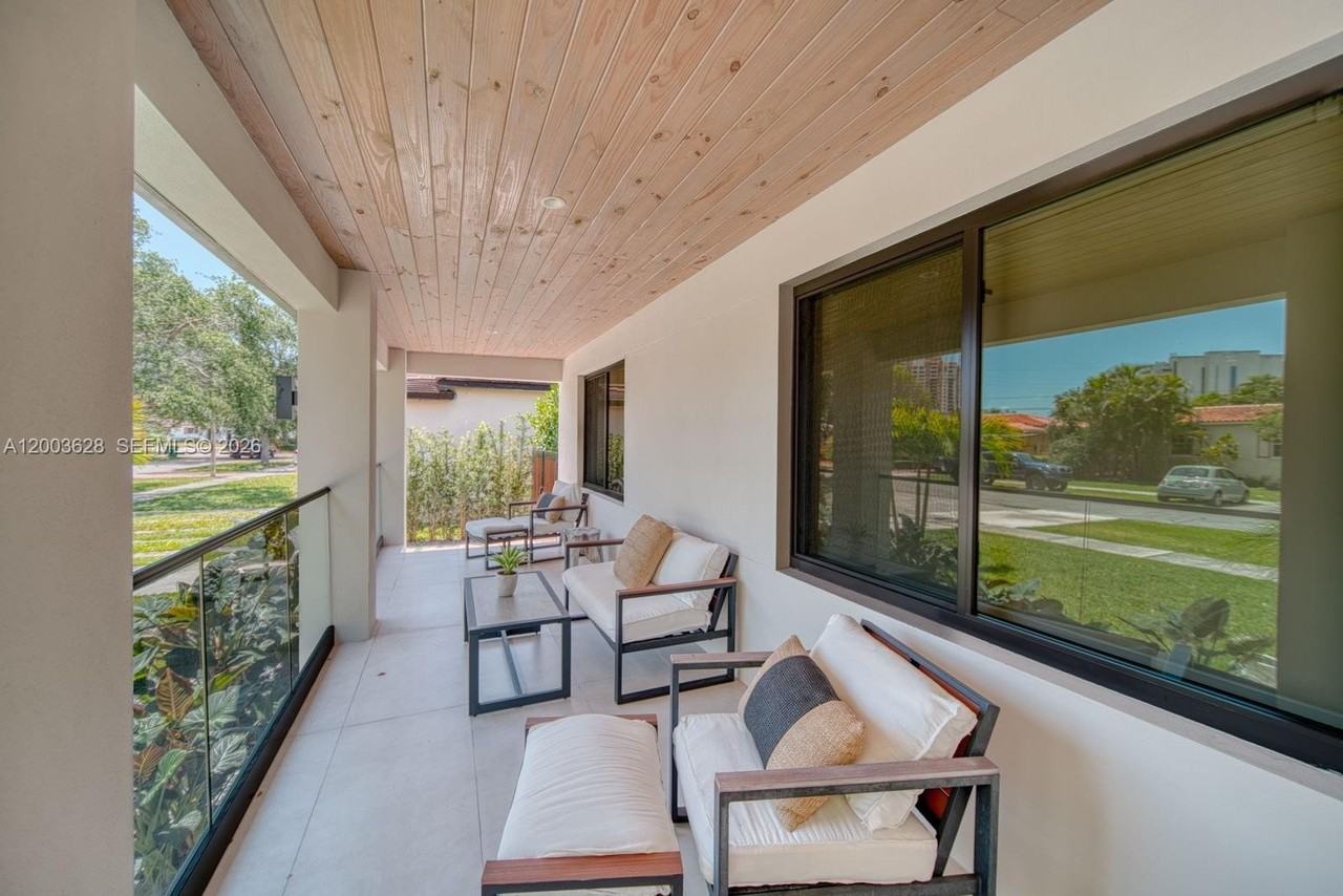 1940 Sw 32nd Pl - Photo 2 of 42