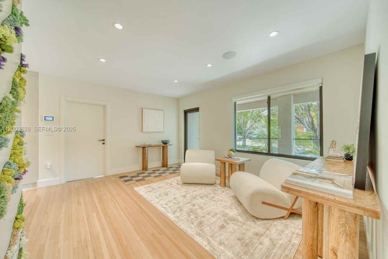 1940 Sw 32nd Pl - Photo 4 of 42