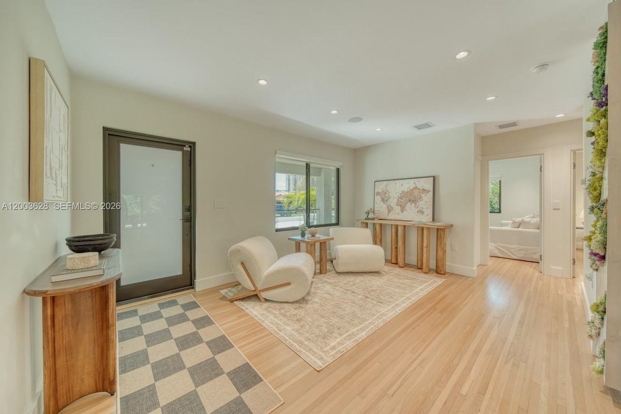 1940 Sw 32nd Pl - Photo 5 of 42