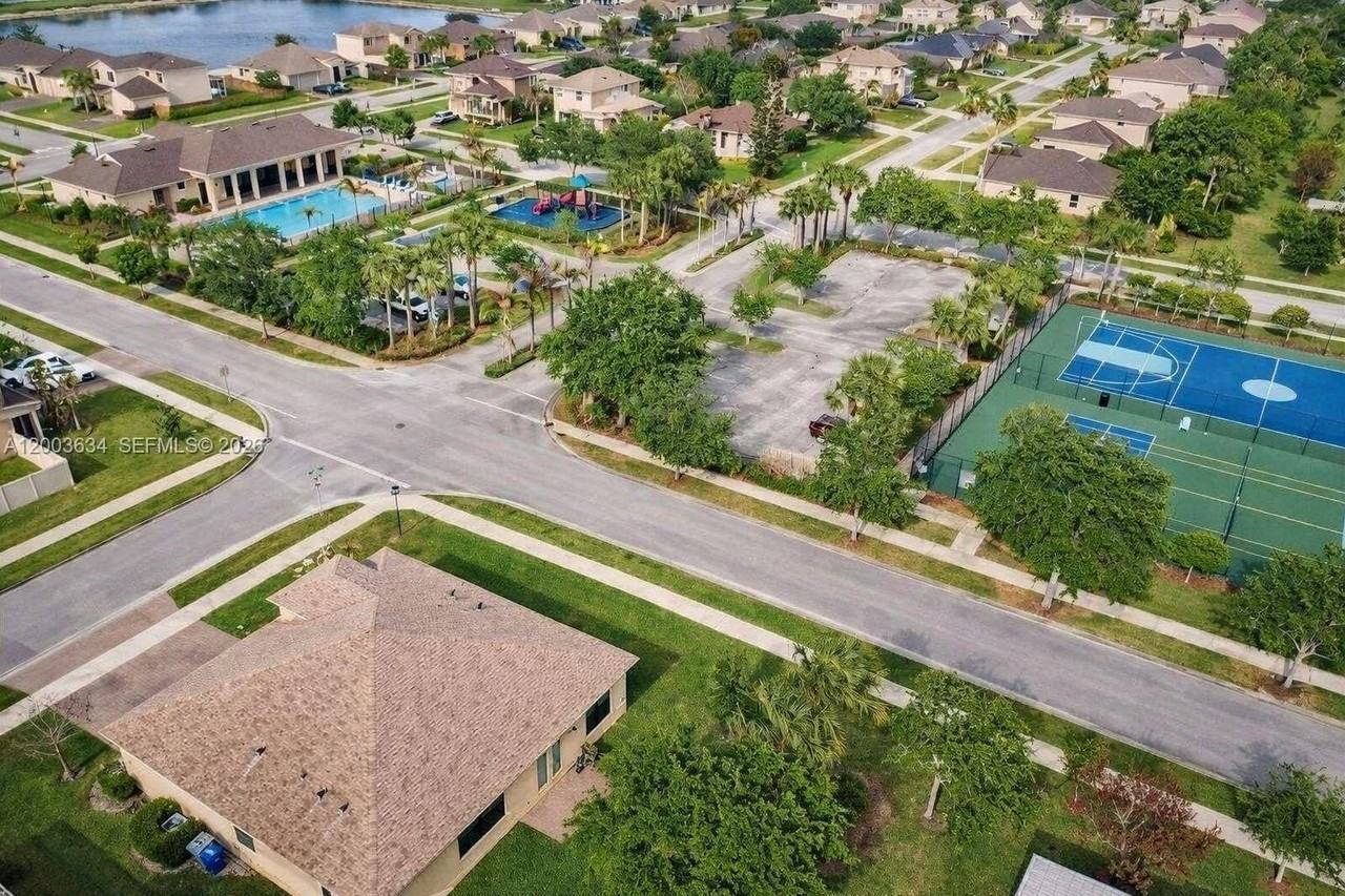 10005 W Verona Cir #10005 - Photo 5 of 36