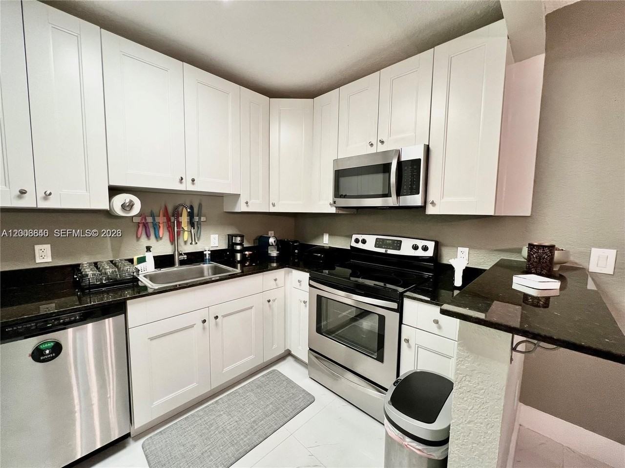 1380 Sw 11th St #1 - Photo 4 of 20