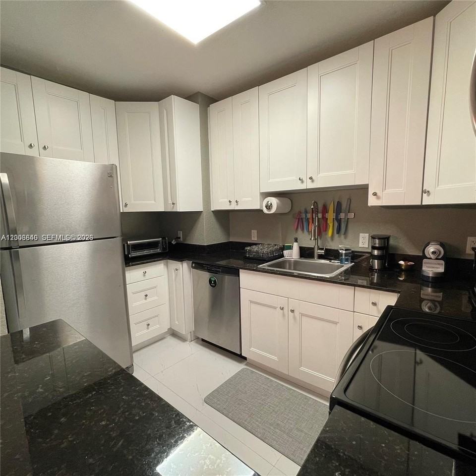 1380 Sw 11th St #1 - Photo 5 of 20