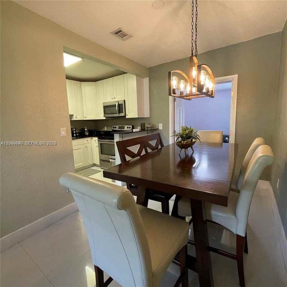 1380 Sw 11th St #1 - Photo 6 of 20