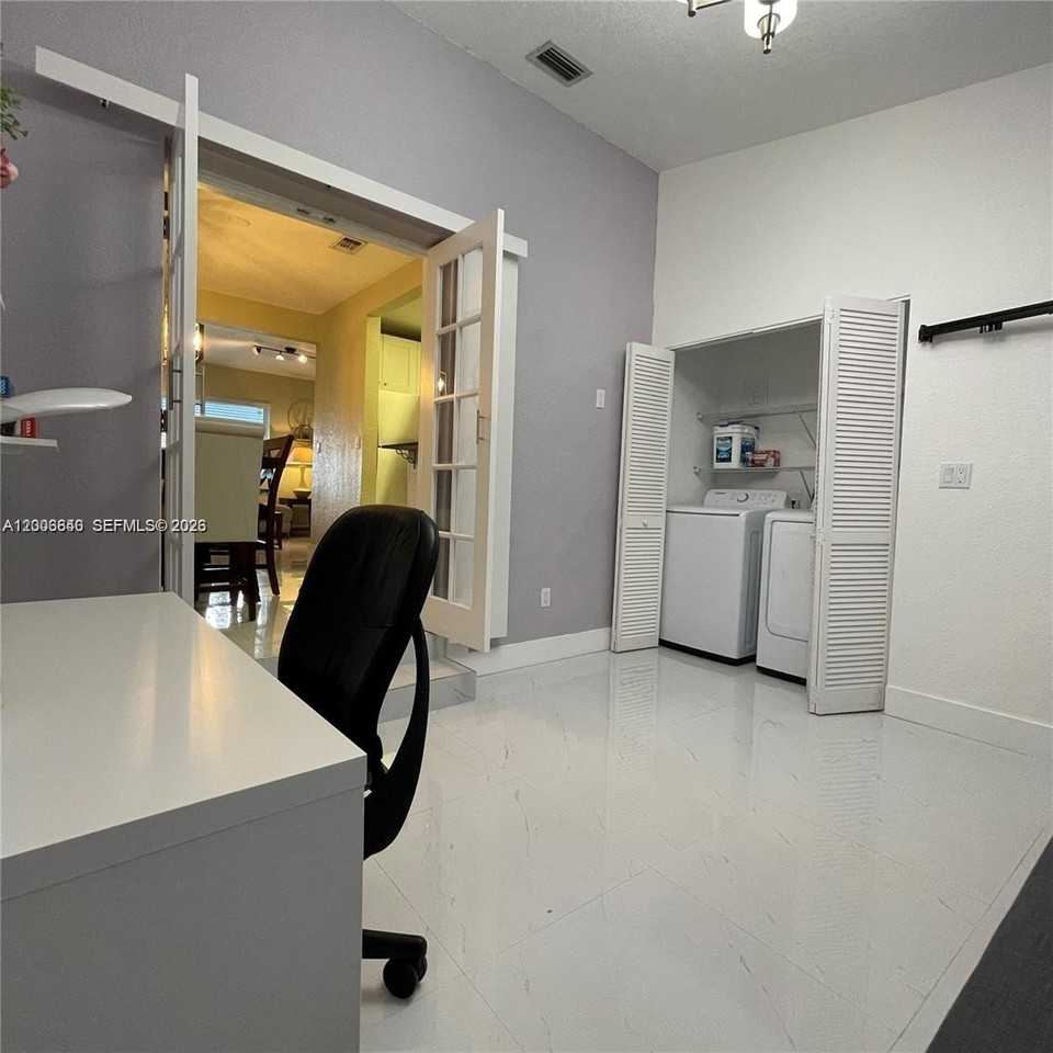1380 Sw 11th St #1 - Photo 7 of 20