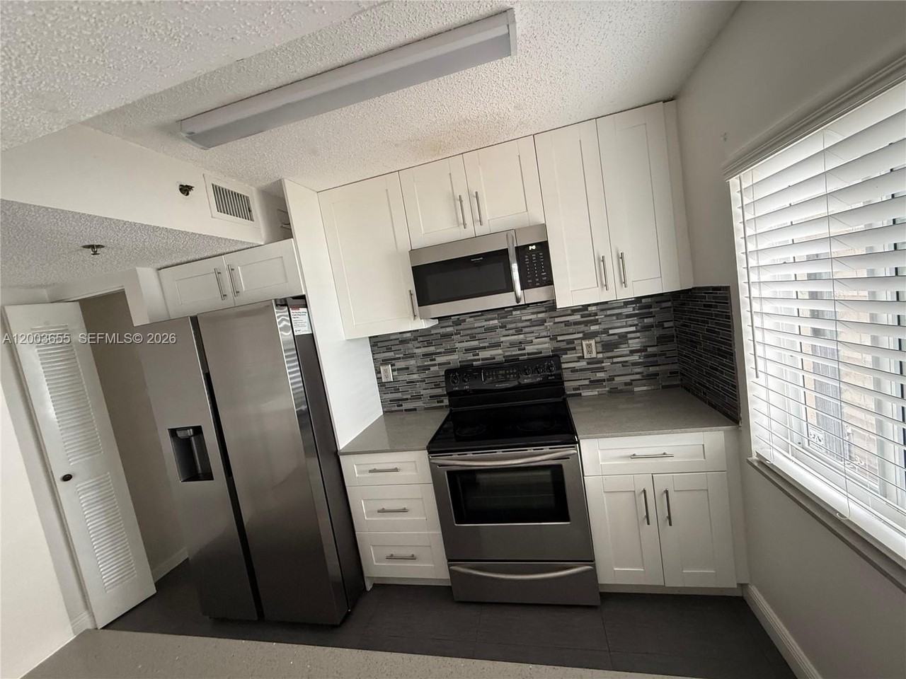 203 Riviera Cir #203 - Photo 6 of 25