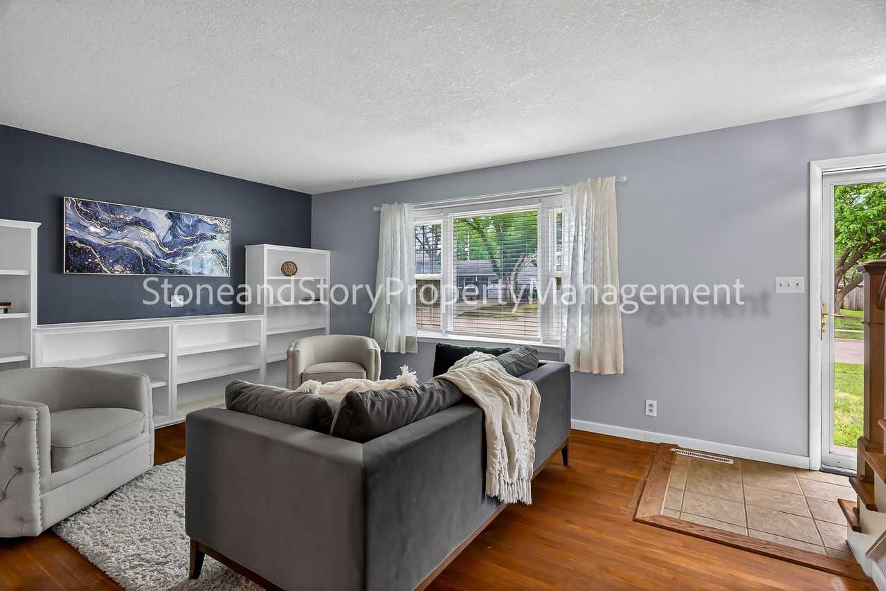 3125 Sw Mulvane St - Photo 7 of 26