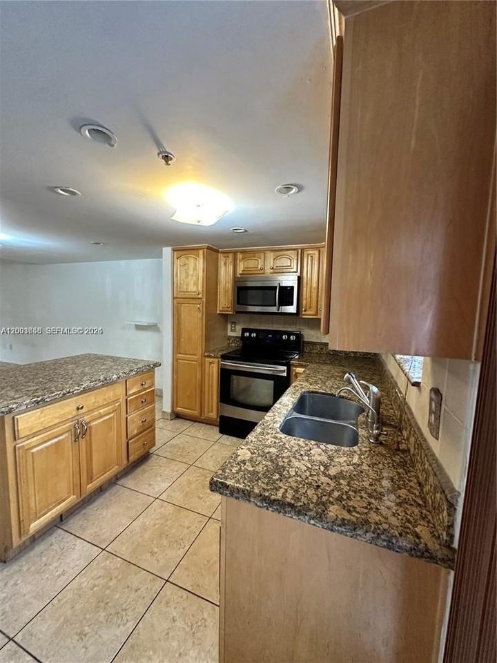 551 Nw 82nd Ave #502 - Photo 5 of 40