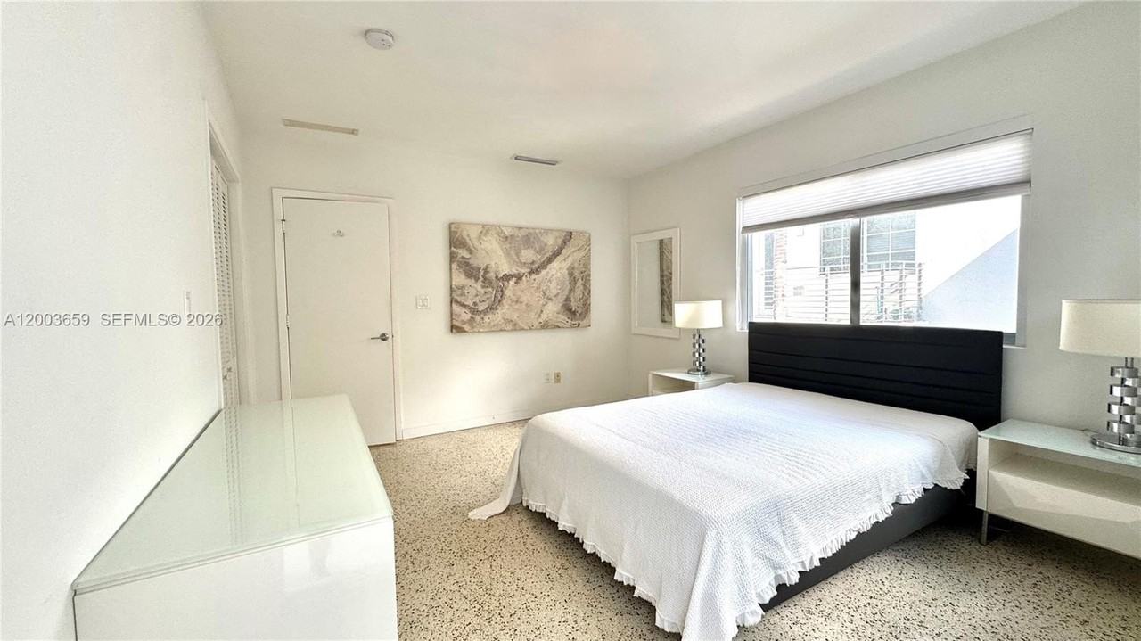 643 Jefferson Ave #3 - Photo 4 of 10