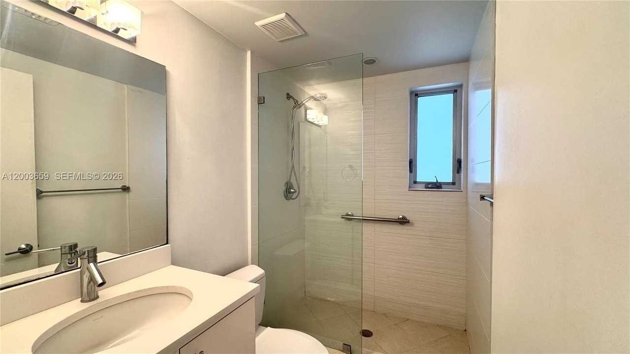 643 Jefferson Ave #3 - Photo 6 of 10