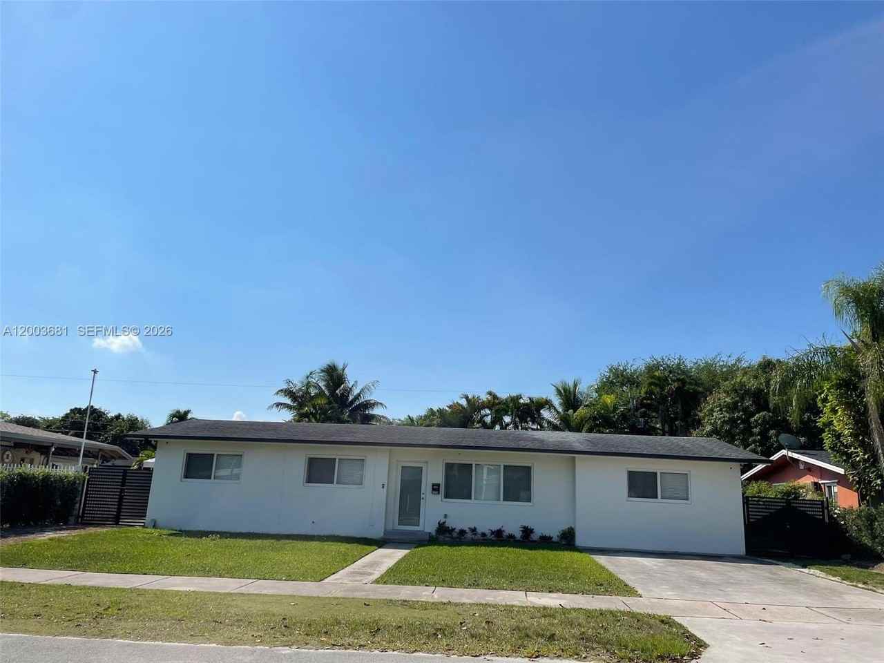 8640 Sw 125th Ter - Photo 2 of 11