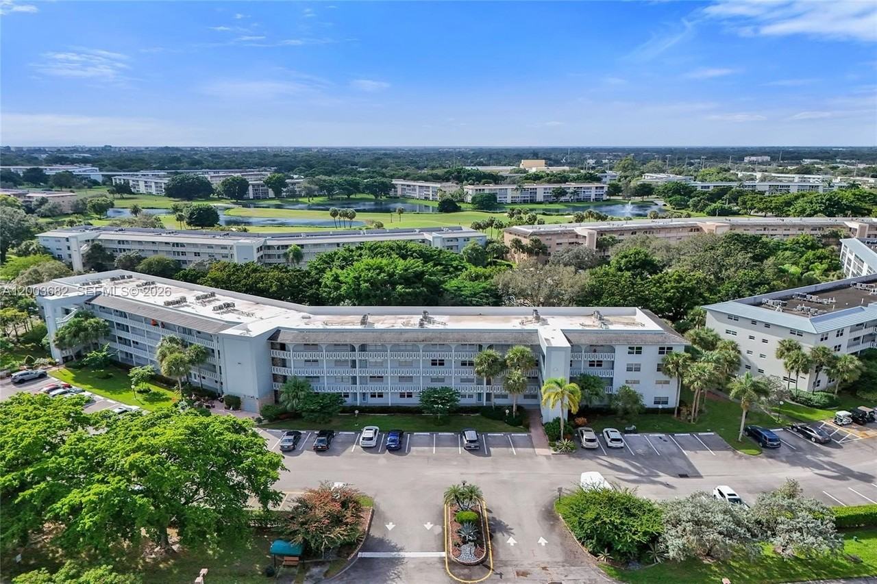 3001 Portofino Isle #K2 - Photo 4 of 50