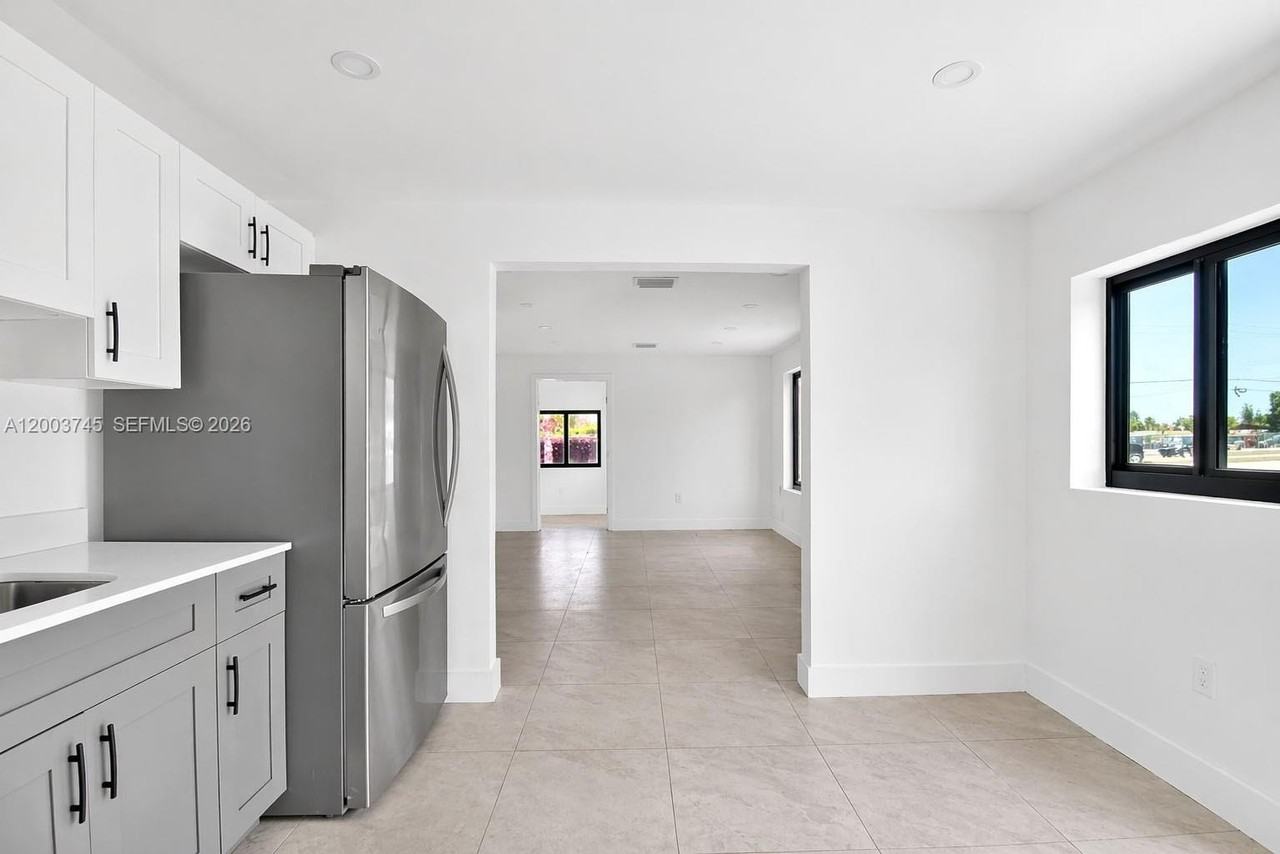 1102 Nw 103rd St #1 - Photo 6 of 21