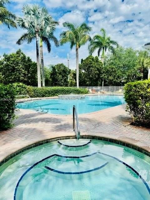 556 Nw 39th Cir - Photo 3 of 19