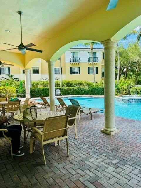 556 Nw 39th Cir - Photo 4 of 19