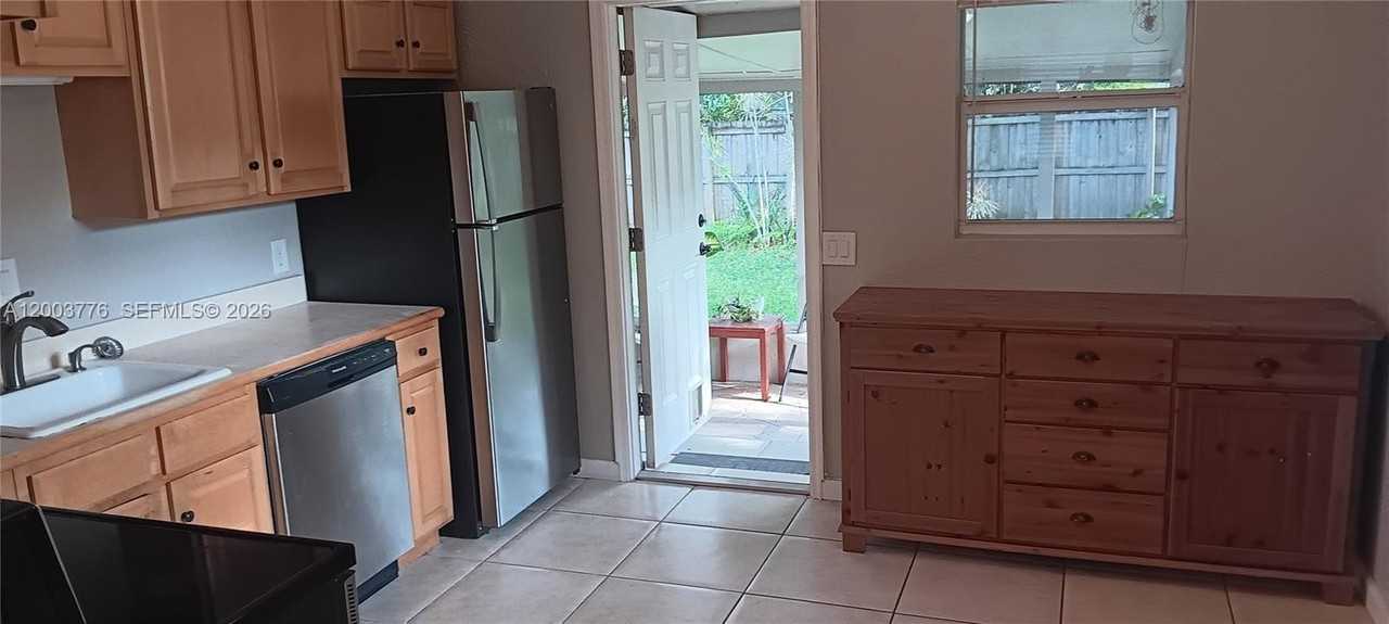 1600 Sw 14th St - Photo 7 of 23