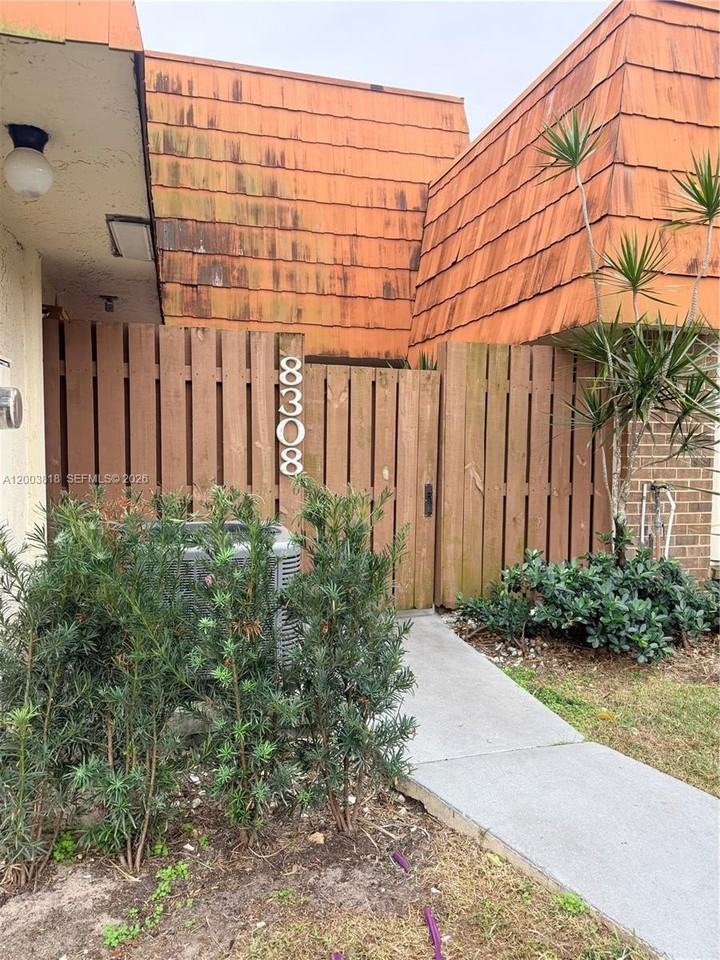 8308 N Coral Cir #NA - Photo 2 of 16