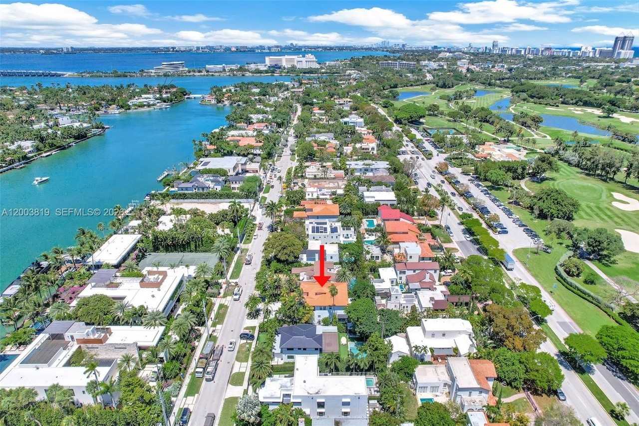 2143 N Bay Rd - Photo 2 of 50