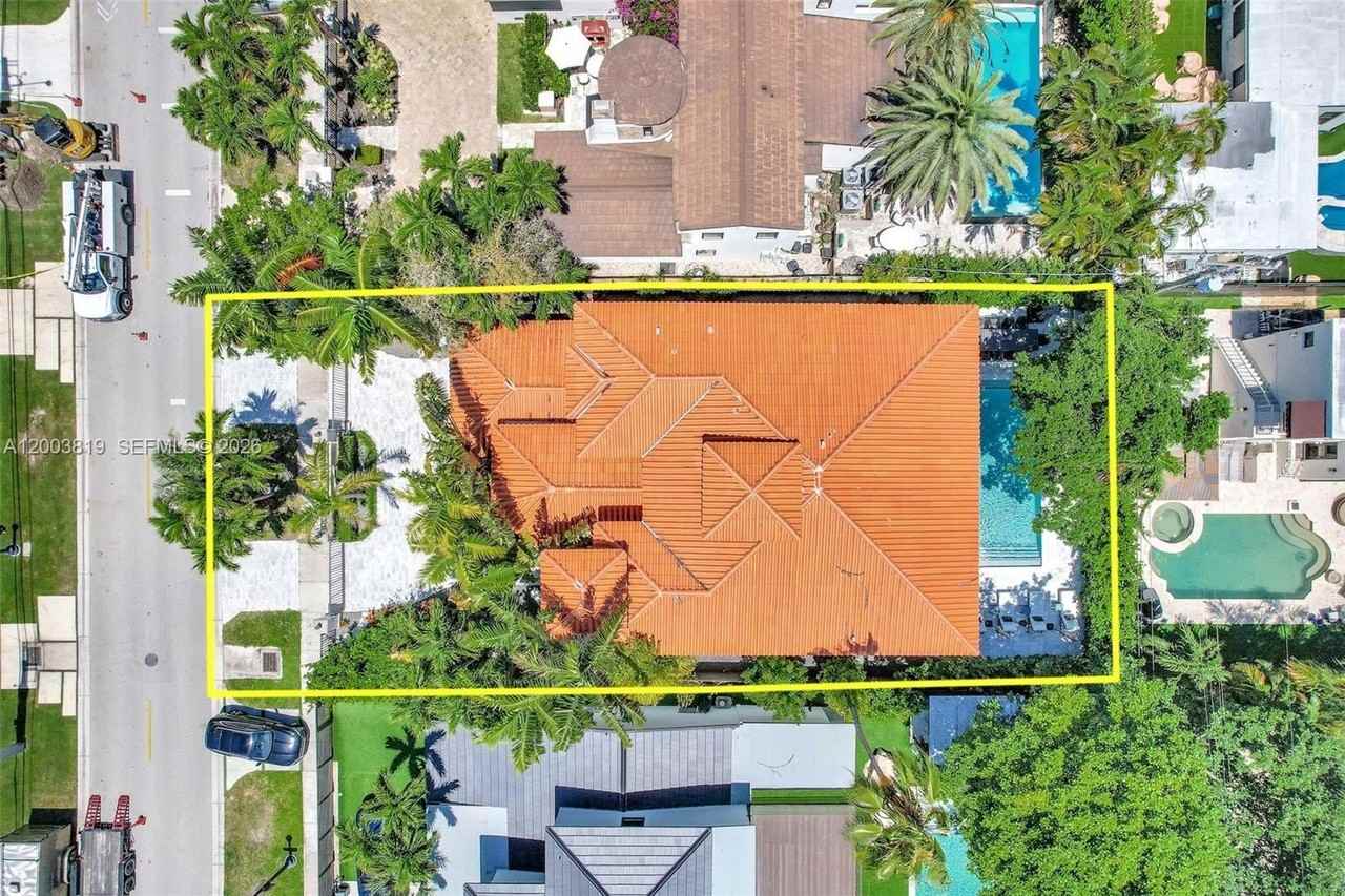 2143 N Bay Rd - Photo 4 of 50