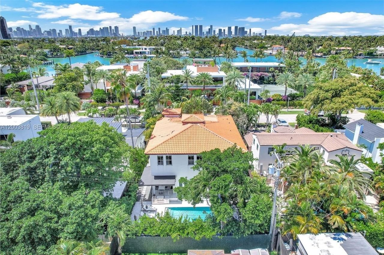 2143 N Bay Rd - Photo 5 of 50