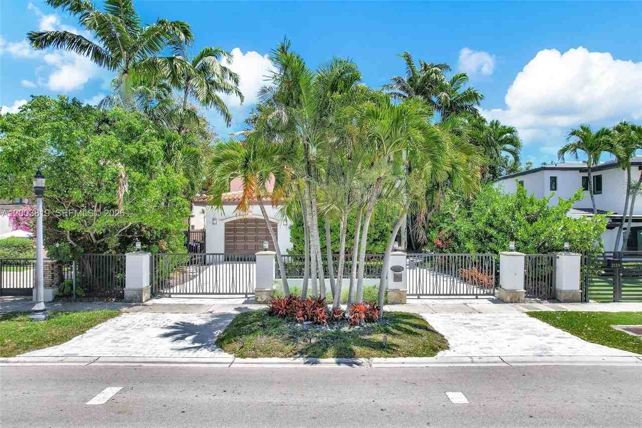 2143 N Bay Rd - Photo 6 of 50