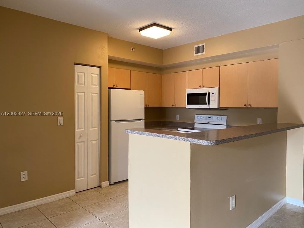 8060 N Nob Hill Rd #203