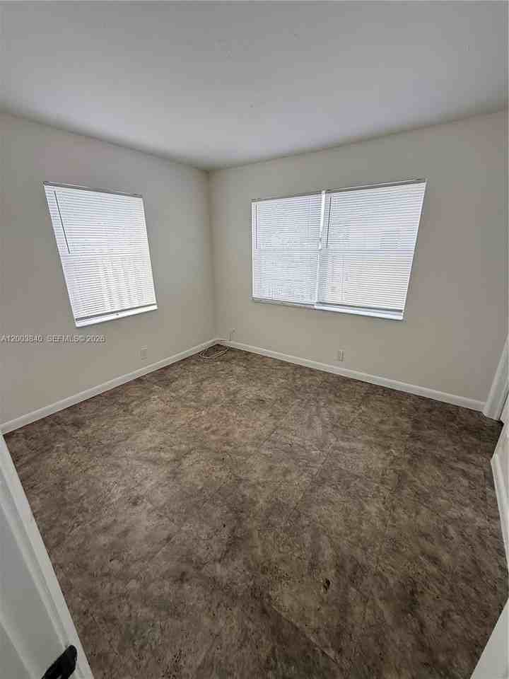 801 N H St #1 - Photo 5 of 12