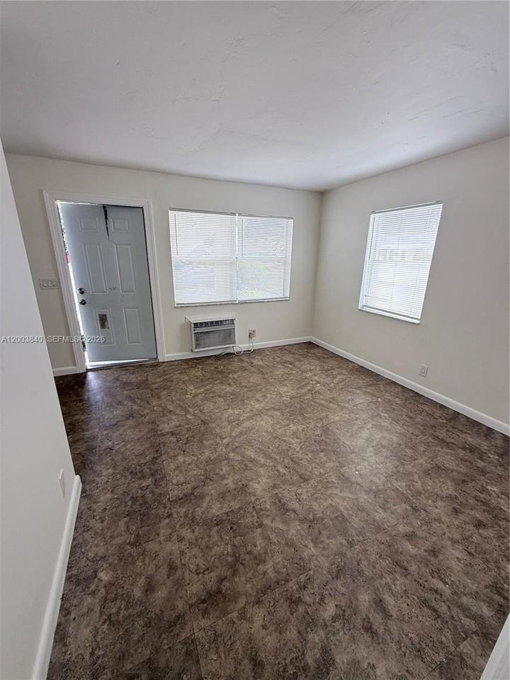 801 N H St #1 - Photo 6 of 12