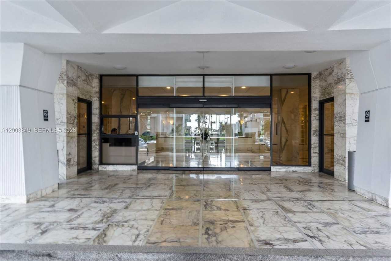 5700 Collins Ave #8A - Photo 7 of 33